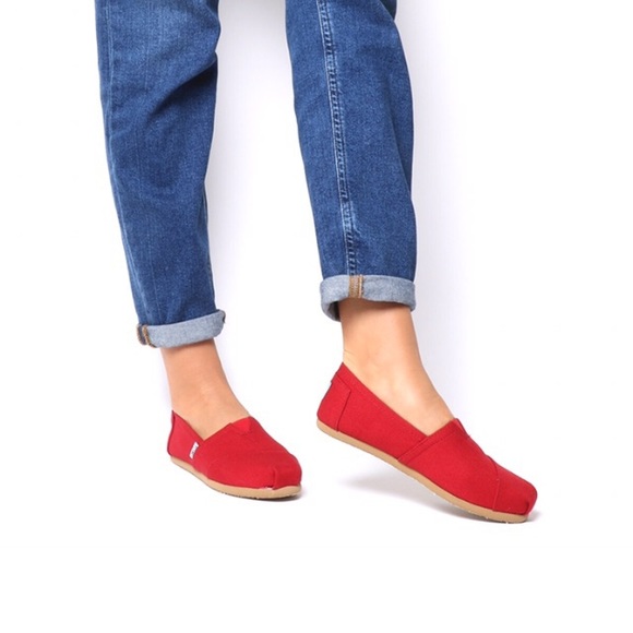 Toms Shoes - Toms red canvas classics size 5/ fits 6 NWOB